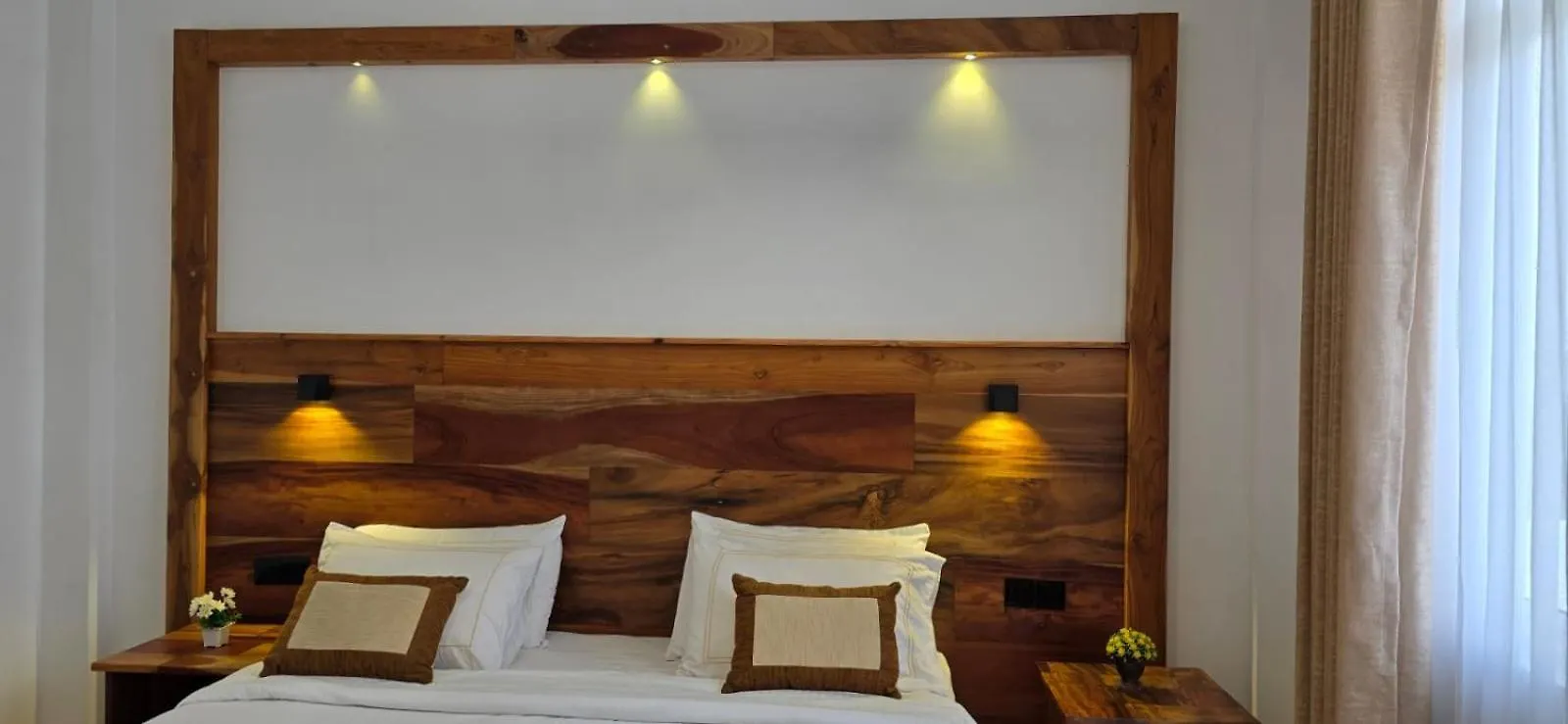 Kandy Grand Ocacia