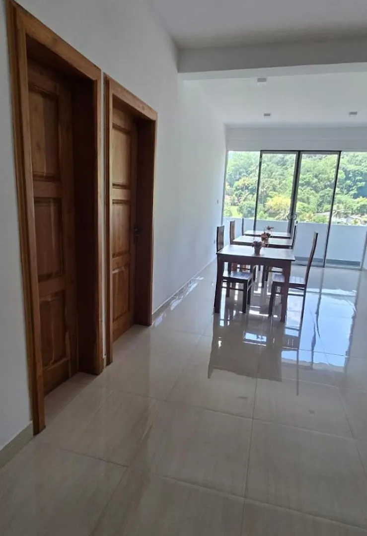 לינה וארוחת בוקר Kandy Grand Ocacia